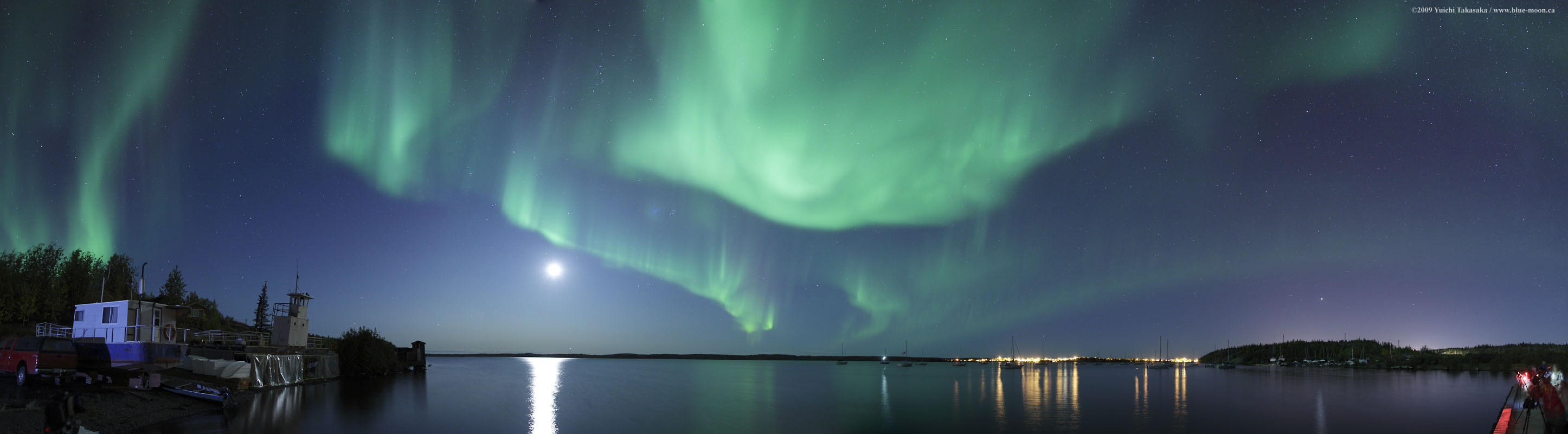 APOD: 2009 September 22 – Aurora Over Yellowknife