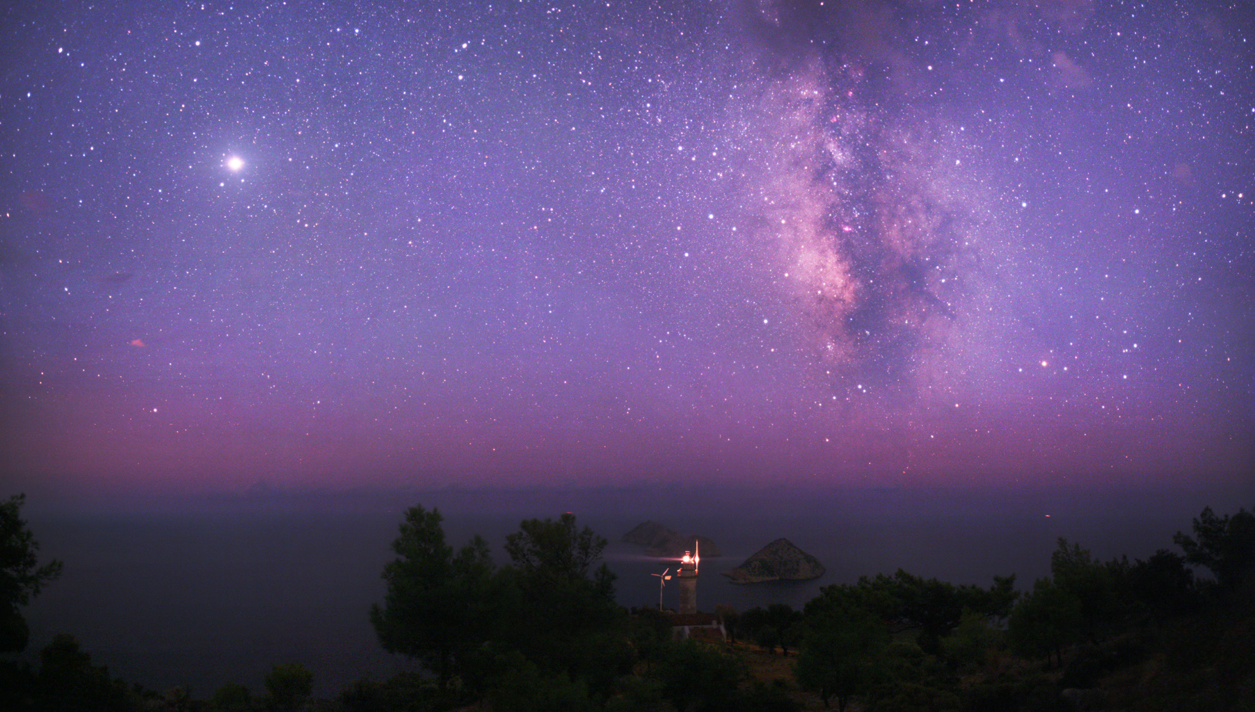 APOD: 2009 September 7 – Jupiter Over the Mediterranean