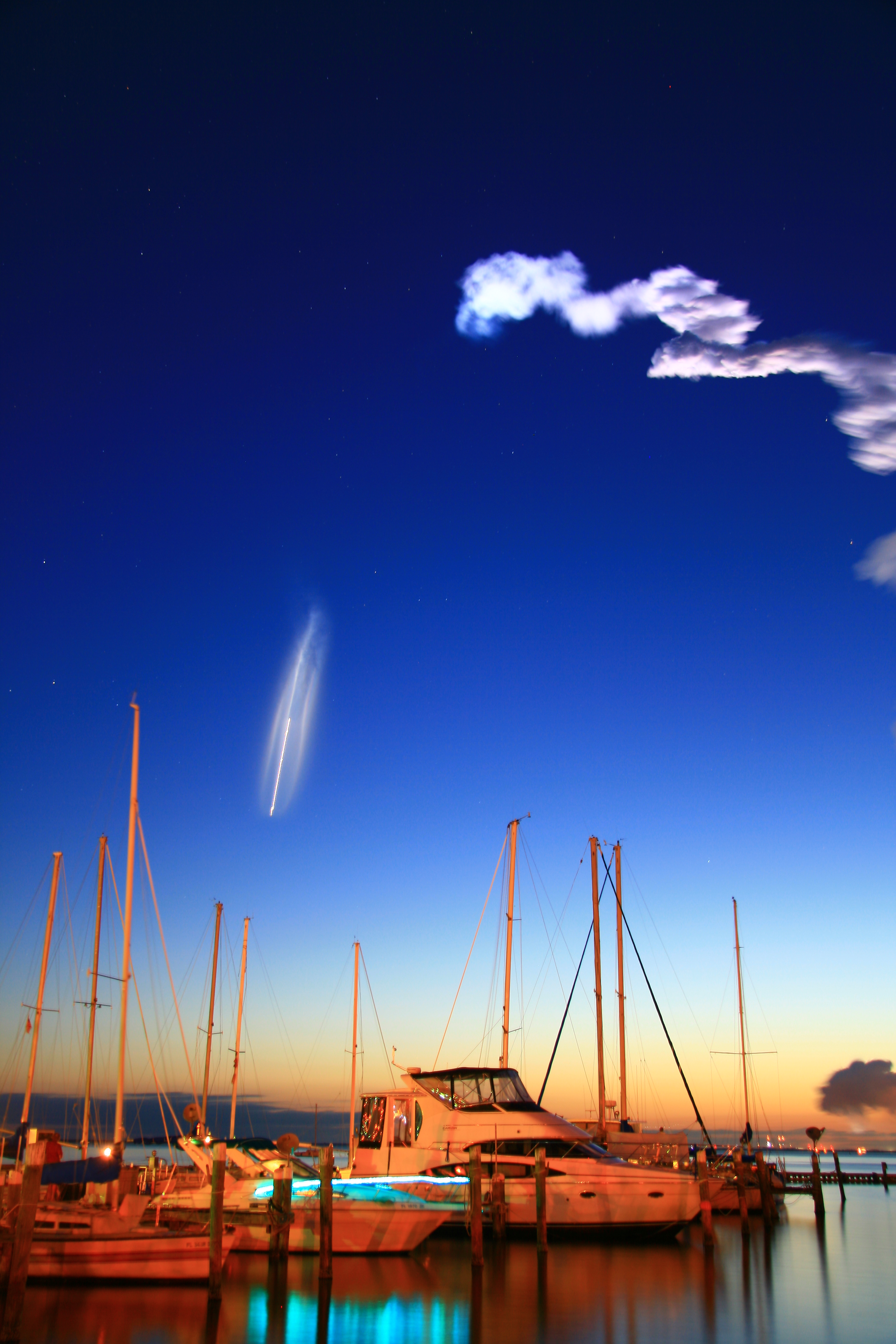 APOD: 2010 April 8 – Discovery’s Cloud