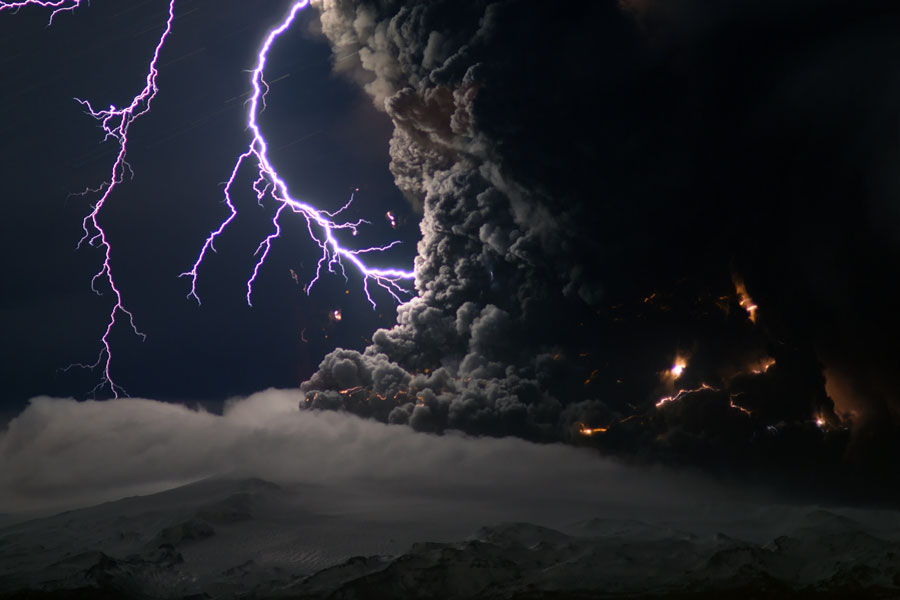 APOD: 2010 April 19 – Ash and Lightning Above an Icelandic Volcano