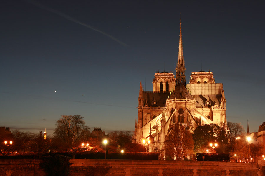 APOD: 2010 April 12 – Mercury and Venus Over Paris