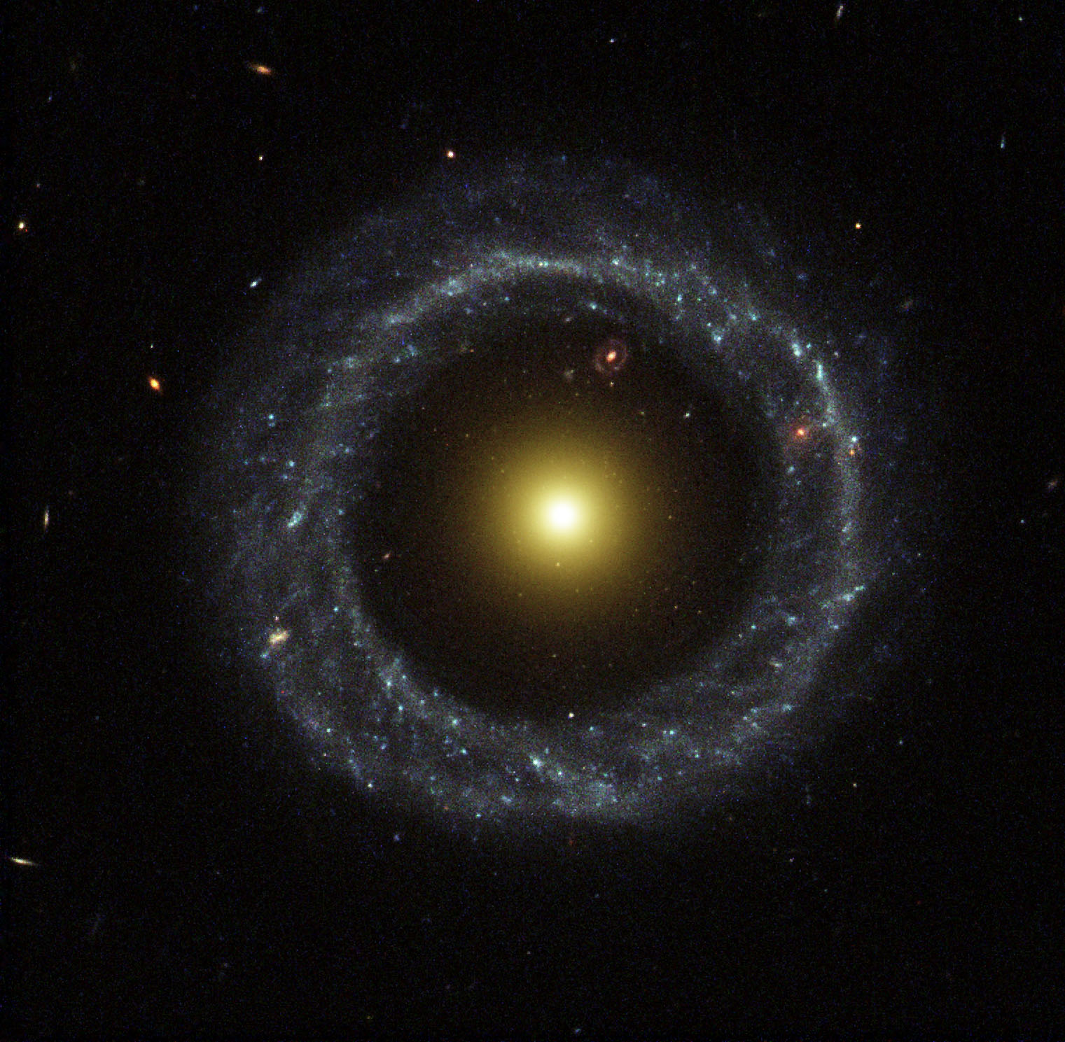 APOD: 2010 August 22 – Hoags Object: A Strange Ring Galaxy