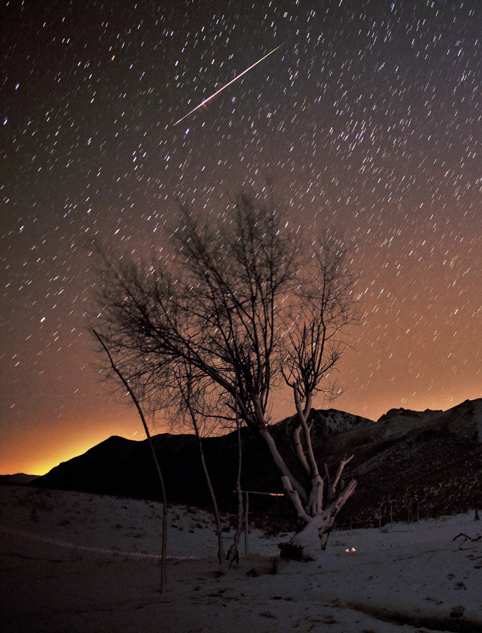 APOD: 2010 December 17 – A Meteor Moment
