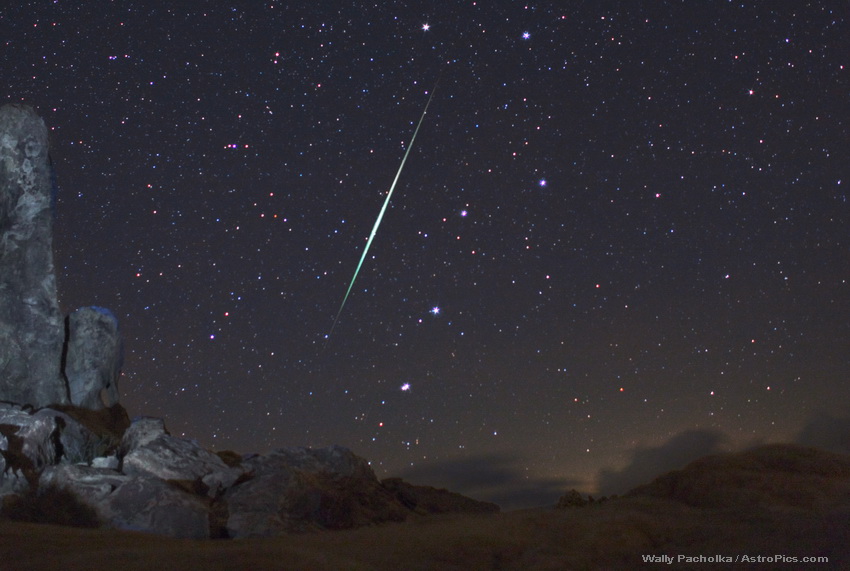APOD: 2010 December 11 – Meteor in the Desert Sky