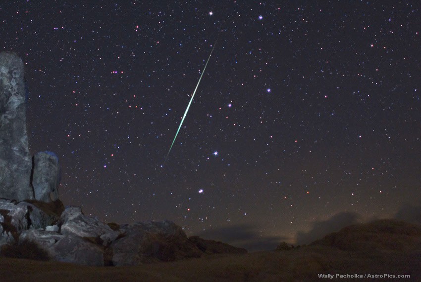 Meteor in the Desert Sky — APOD for 2010-12-11