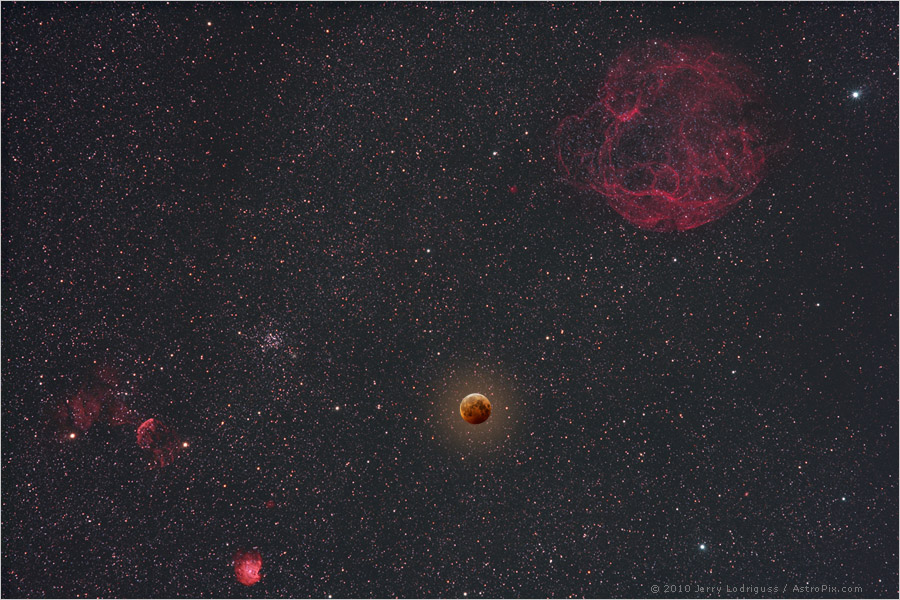 APOD: 2010 December 20 – A Lunar Eclipse on Solstice Day
