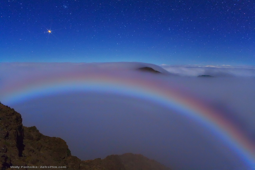APOD: 2010 February 2 – Mars and a Colorful Lunar Fog Bow