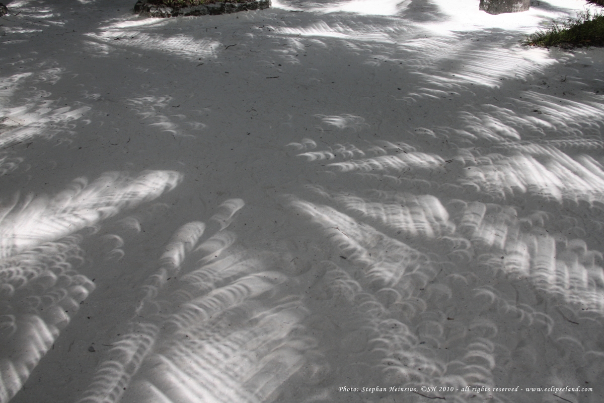 APOD: 2010 January 23 – Eclipses in the Shade