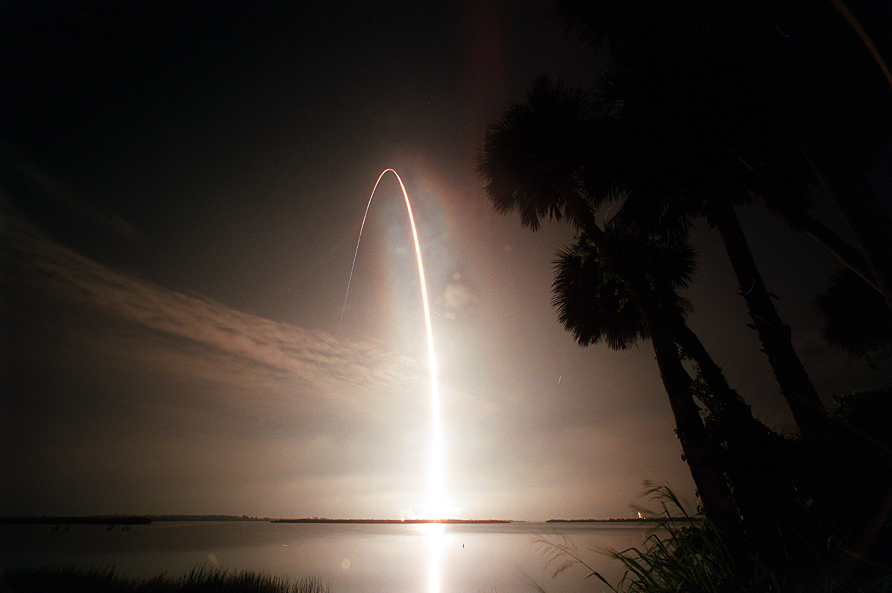 APOD: 2010 January 17 – Atlantis to Orbit