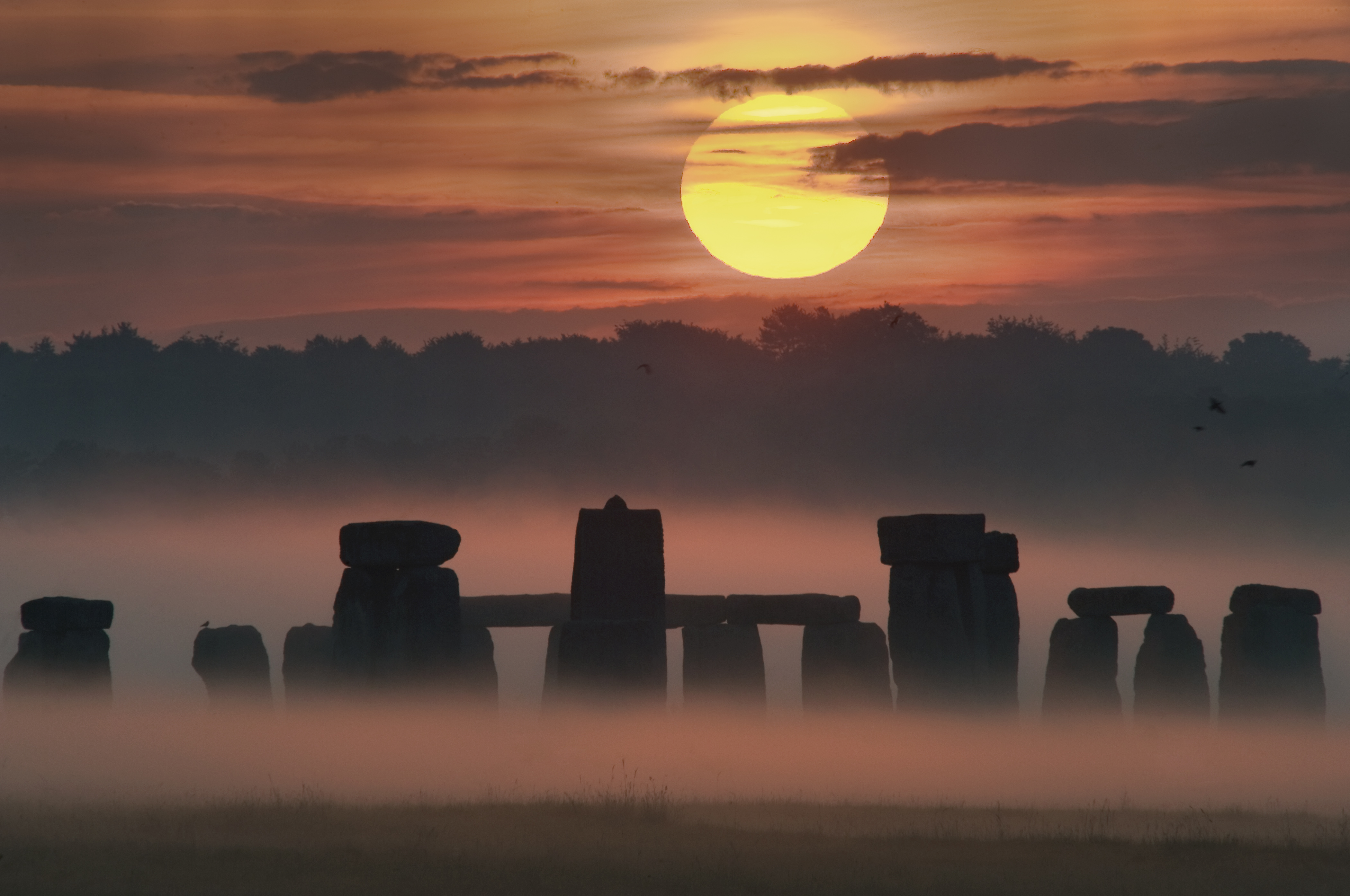 APOD: 2010 June 21 – Sunrise Solstice at Stonehenge