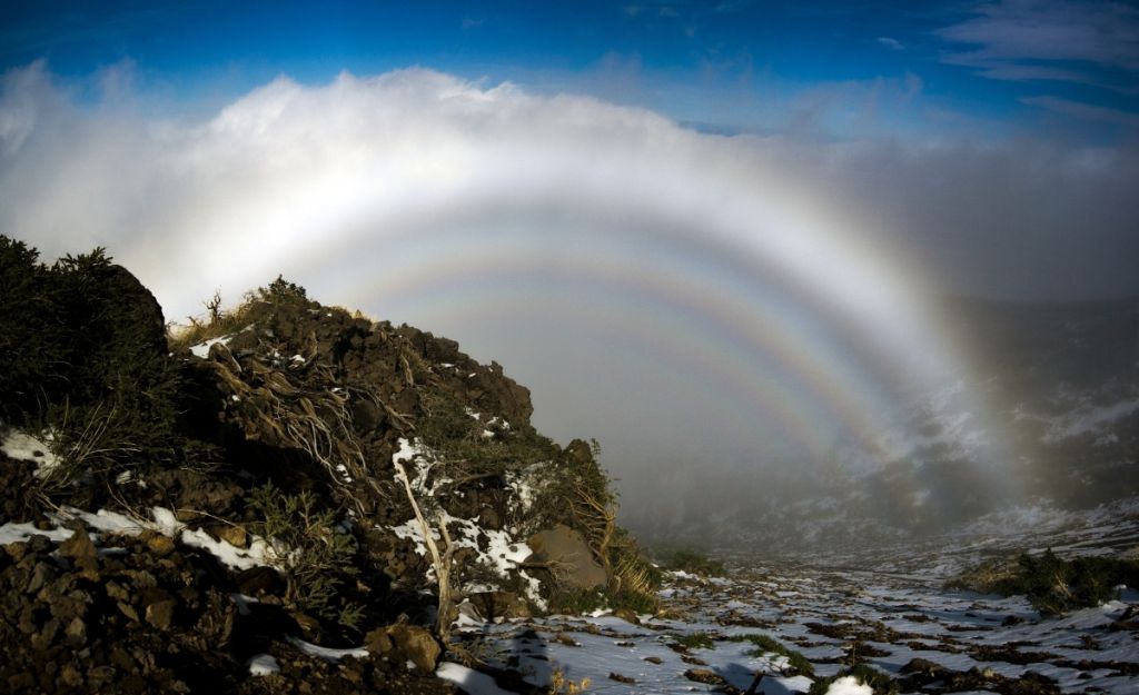 APOD: 2010 May 4 – A Hall of Mountain Fogbows