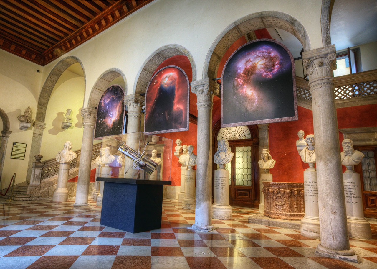 Science Museum Hubble — APOD for 2010-10-13