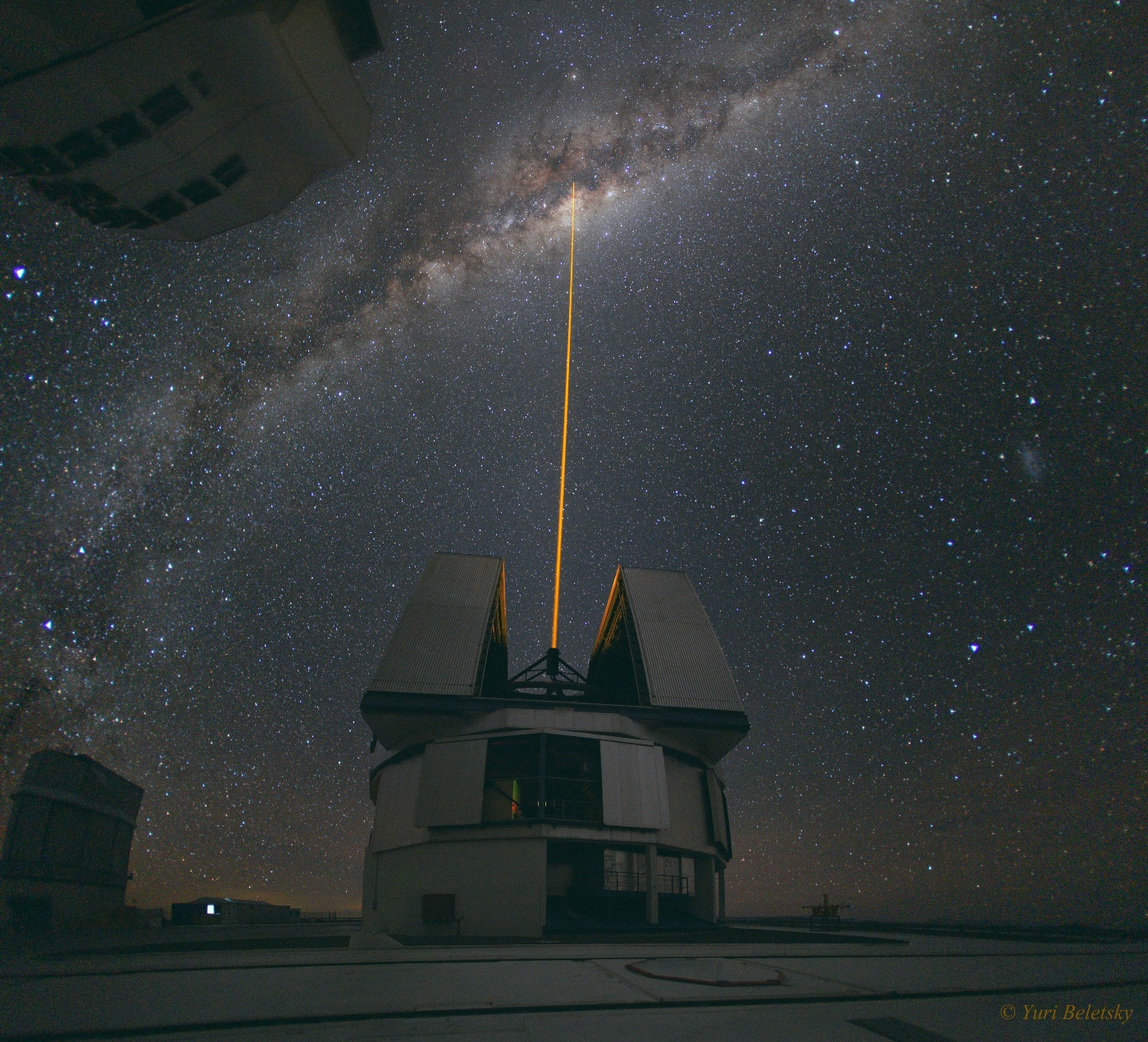 APOD: 2010 September 6 – A Laser Strike at the Galactic Center