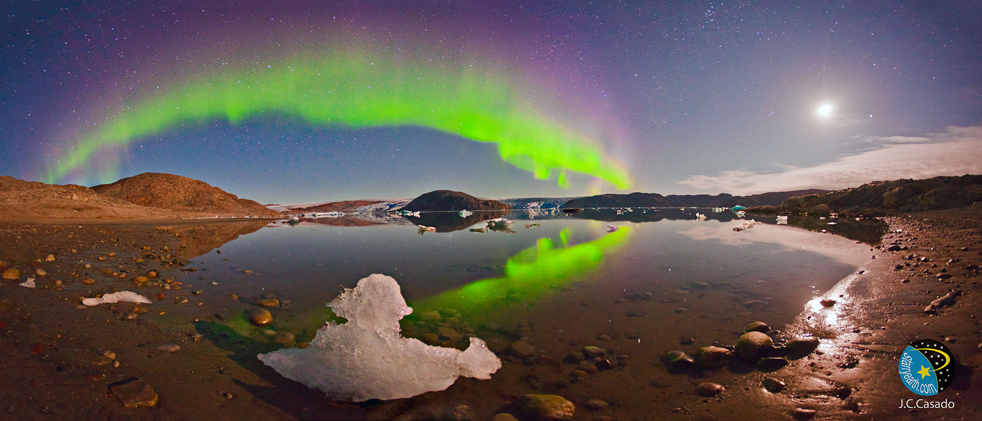 APOD: 2011 August 23 – Aurora Over Greenland
