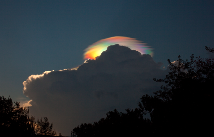 APOD: 2011 August 24 – A Pileus Iridescent Cloud Over Ethiopia