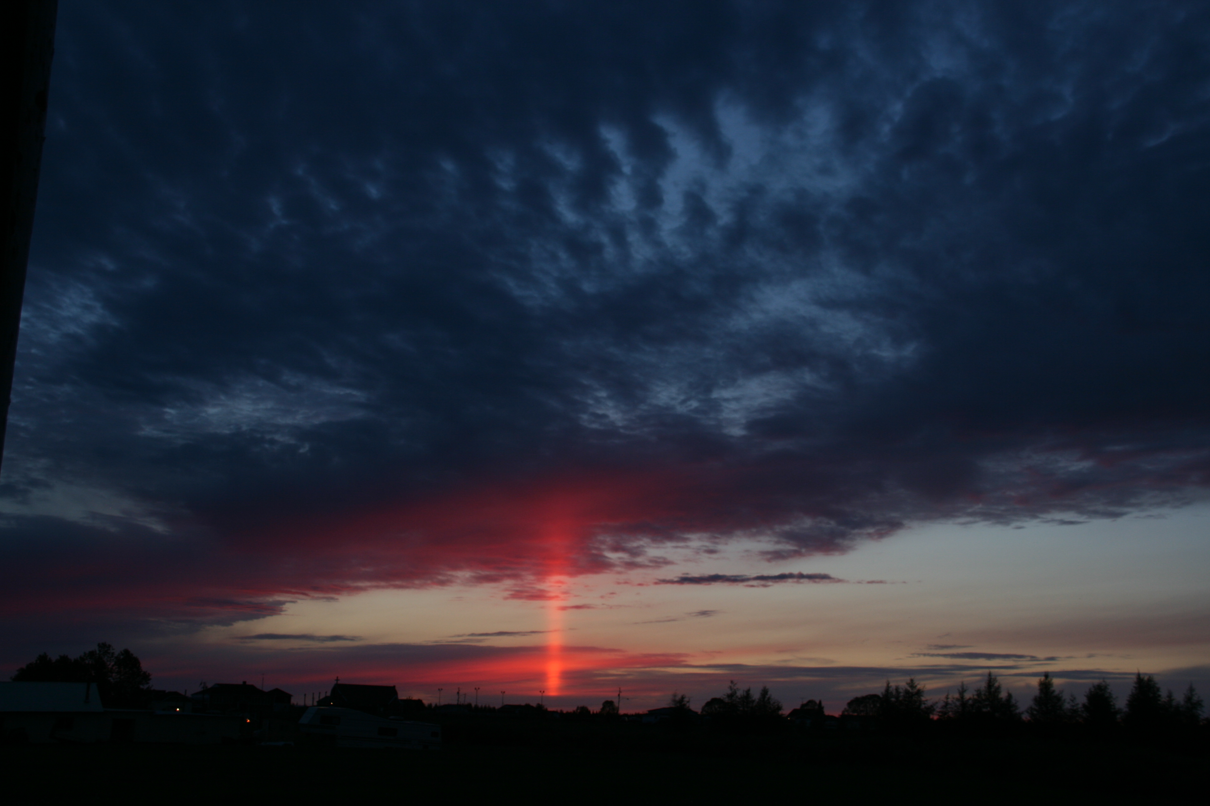 APOD: 2011 August 18 – A Sun Pillar Over Ontario