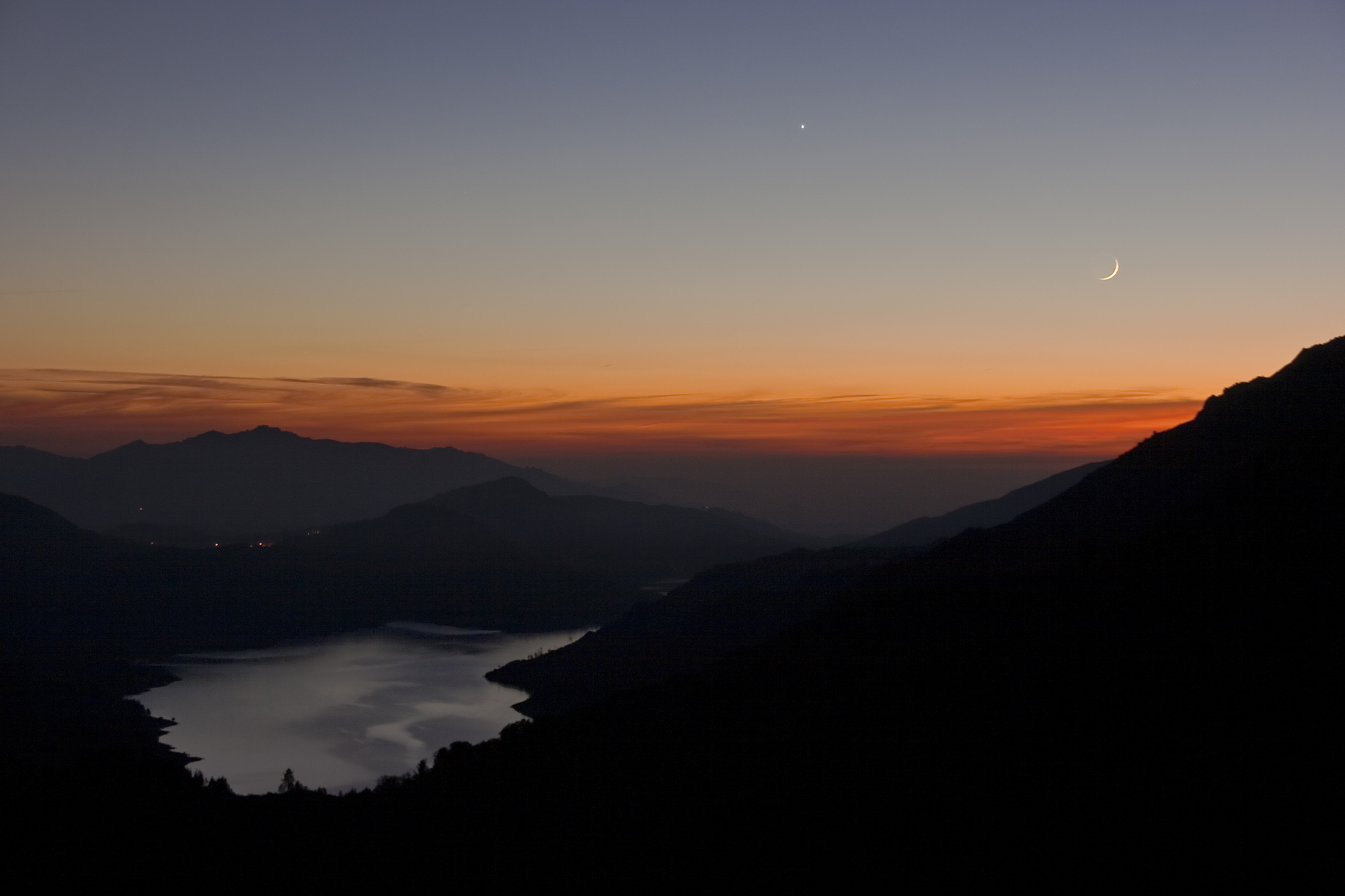 APOD: 2011 December 1 – Young Moon Meets Evening Star