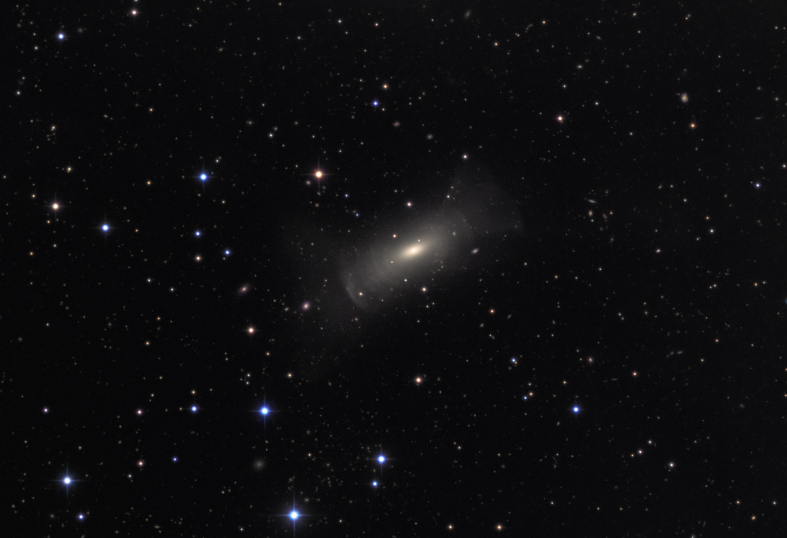APOD: 2011 December 23 – Shell Galaxy NGC 7600