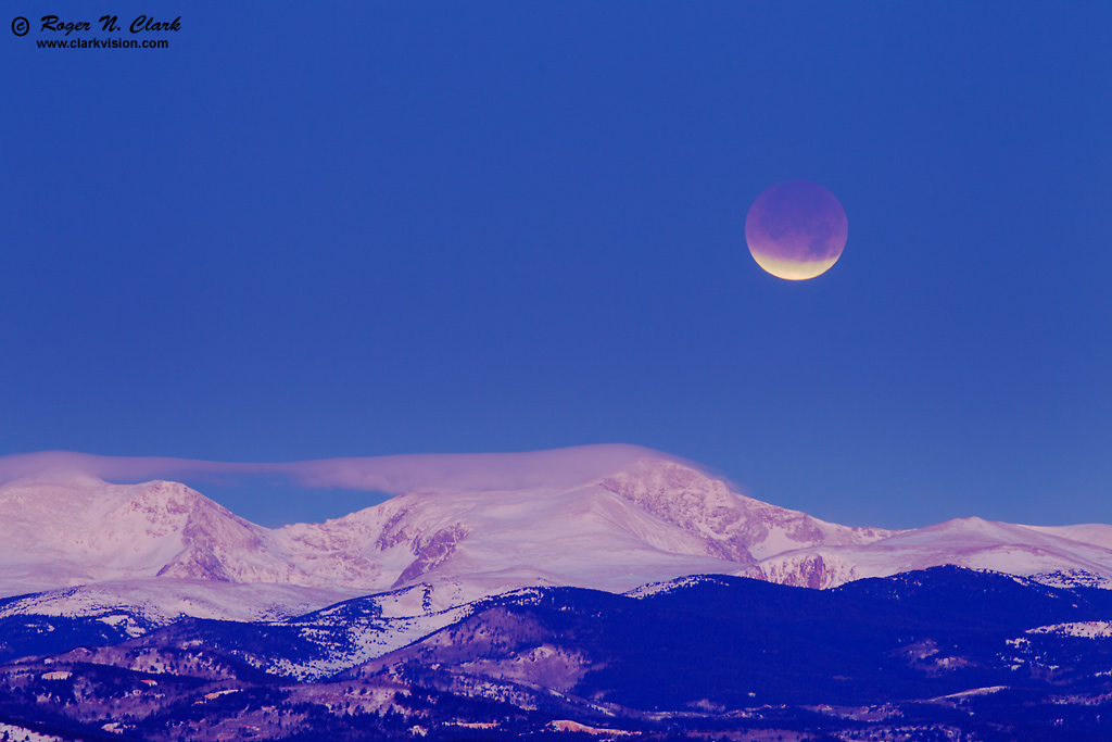 APOD: 2011 December 24 – Eclipsed Moon in the Morning