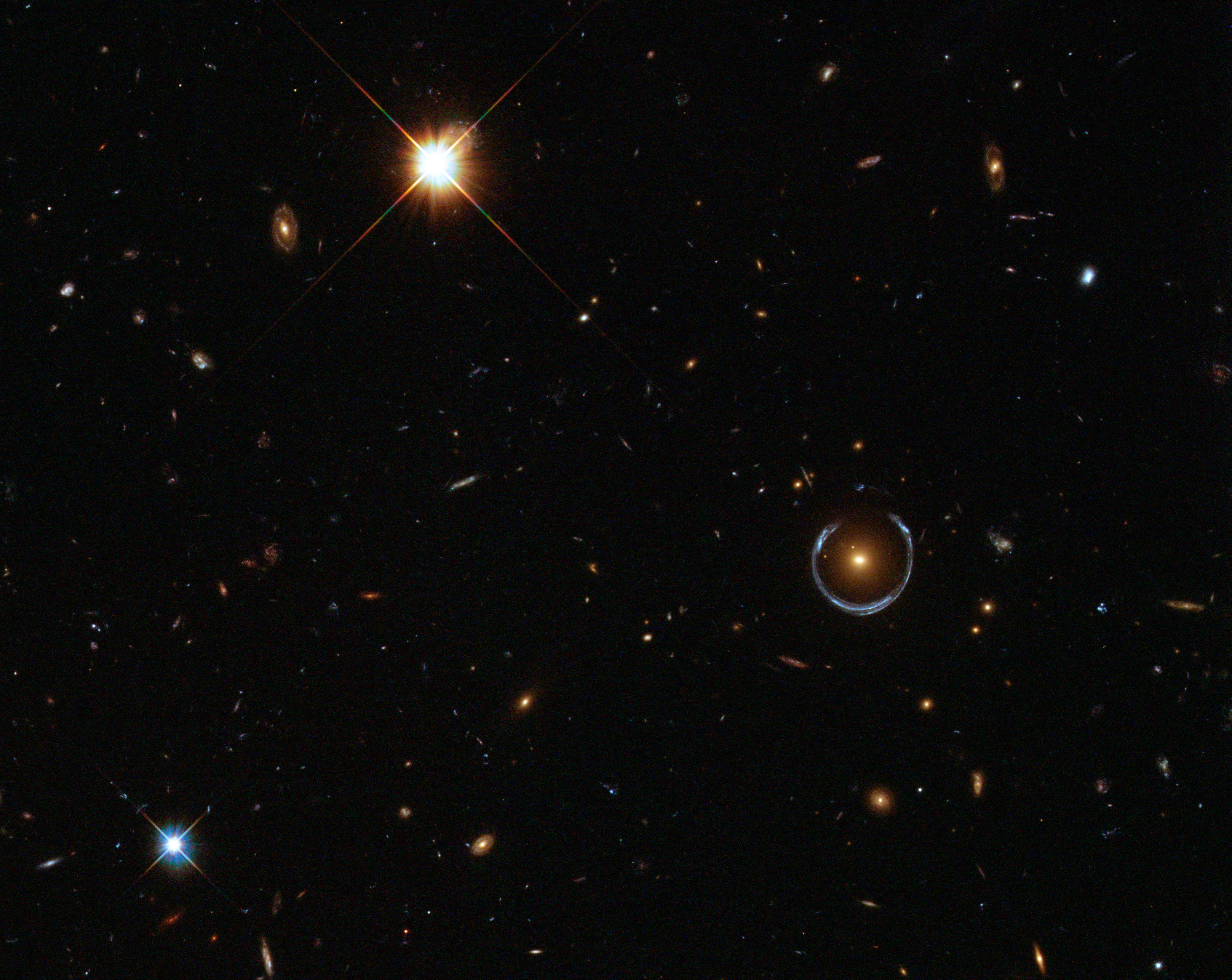 APOD: 2011 December 21 – A Horseshoe Einstein Ring from Hubble