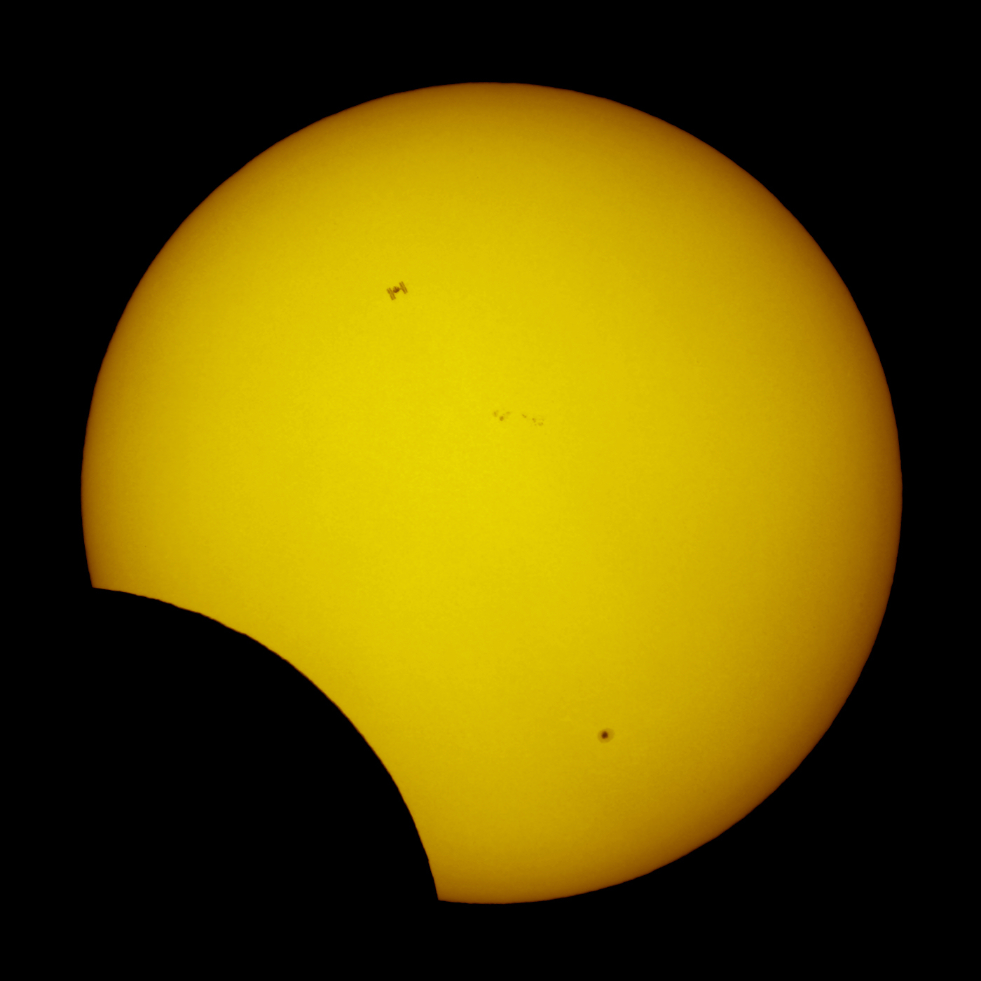 APOD: 2011 January 5 – Eclipsing the Sun