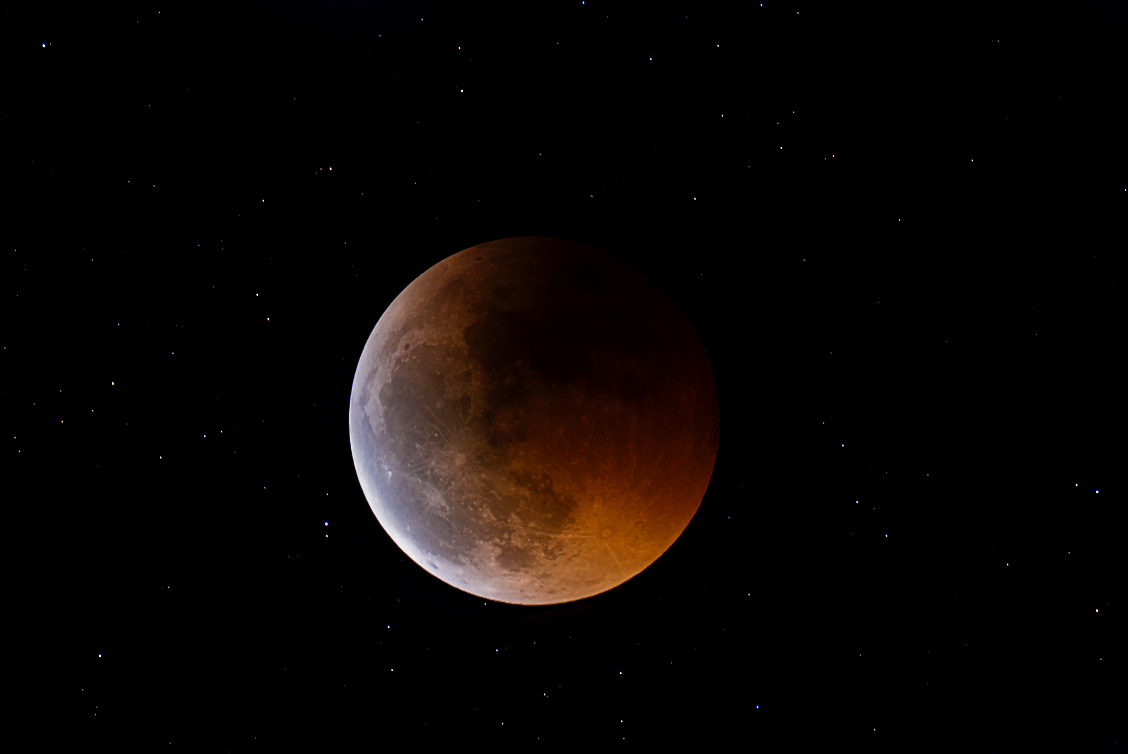 APOD: 2011 June 21 – Eclipsed Moonlight