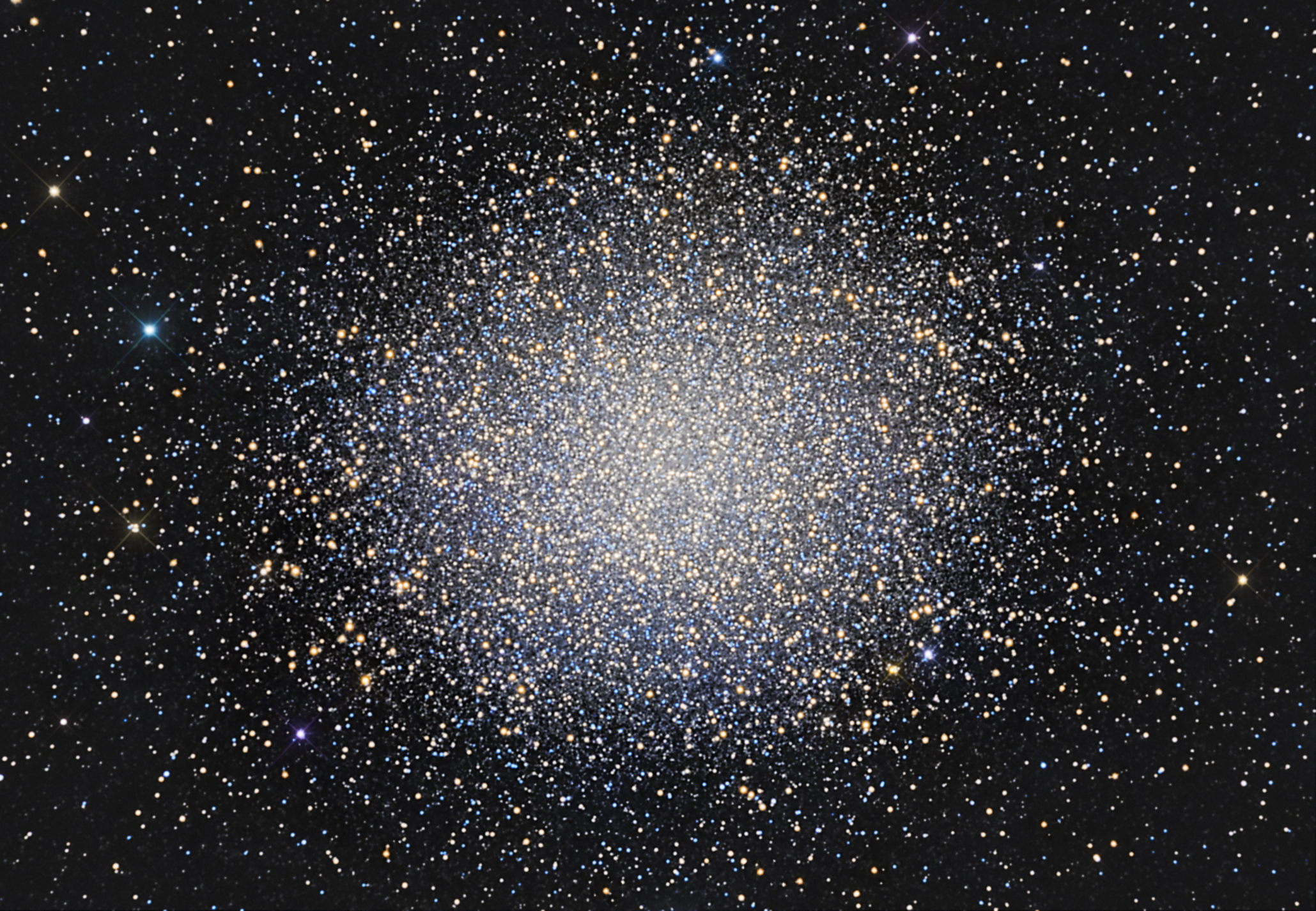 APOD: 2011 June 15 – Millions of Stars in Omega Centauri