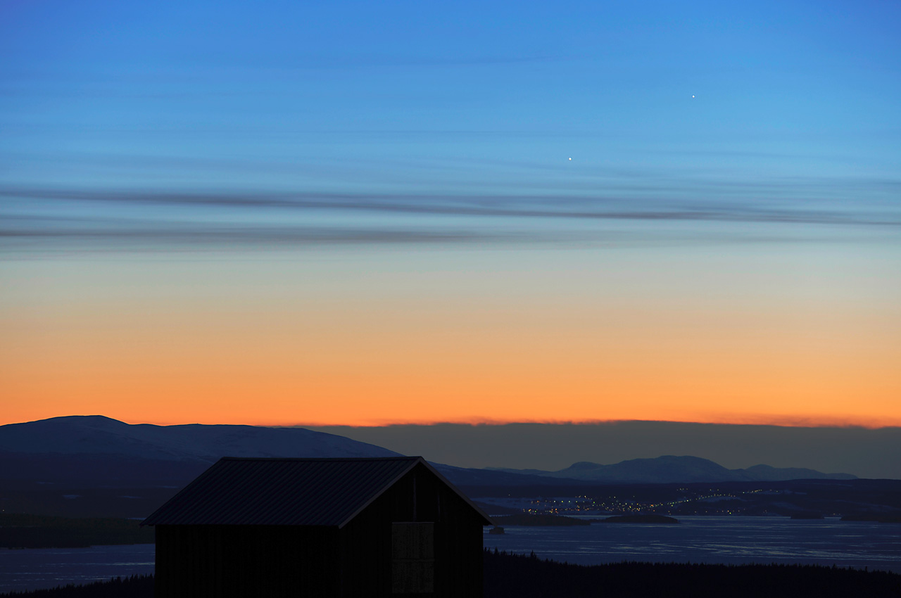 APOD: 2011 March 18 – Mercury and Jupiter at Sunset