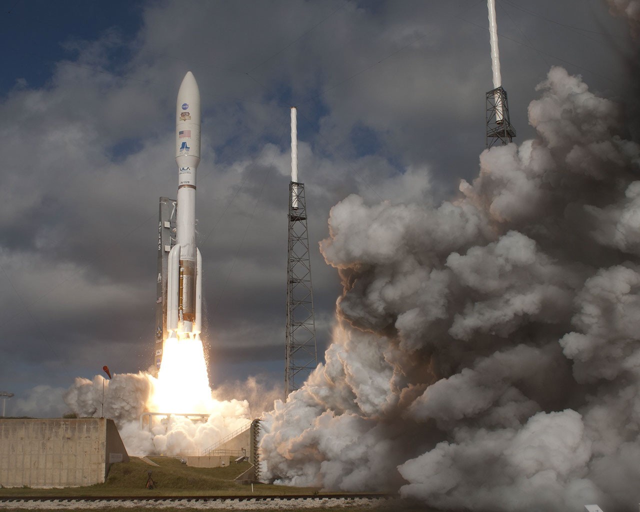Curiosity Rover Lifts Off for Mars — APOD for 2011-11-30