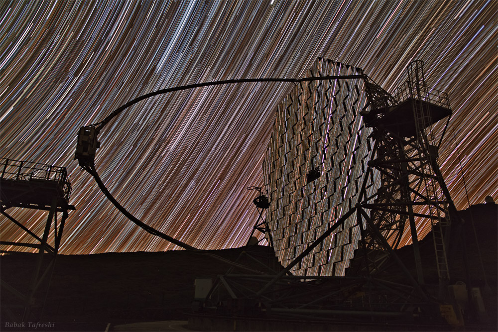 APOD: 2011 October 14 – MAGIC Star Trails