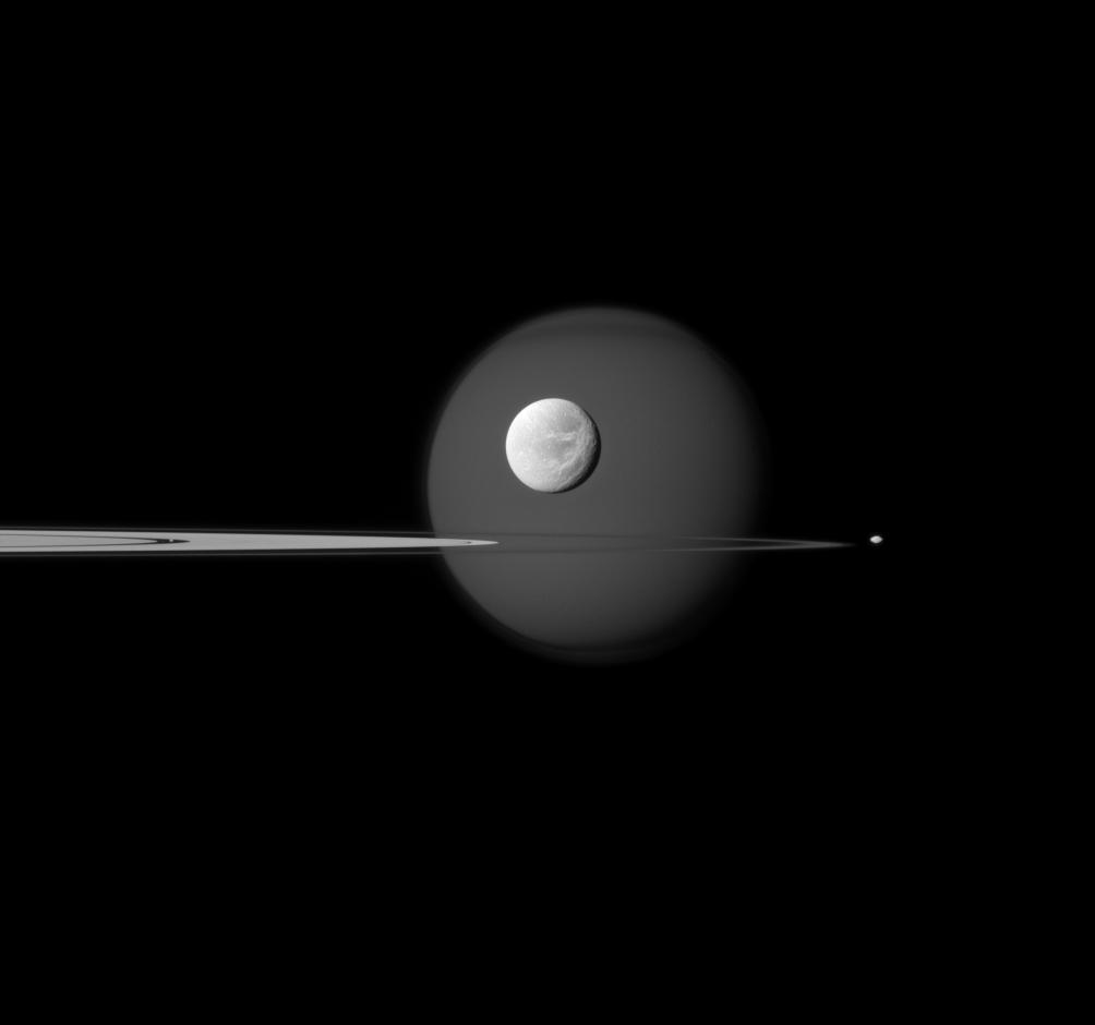 APOD: 2011 October 26 – In, Through, and Beyond Saturn’s Rings
