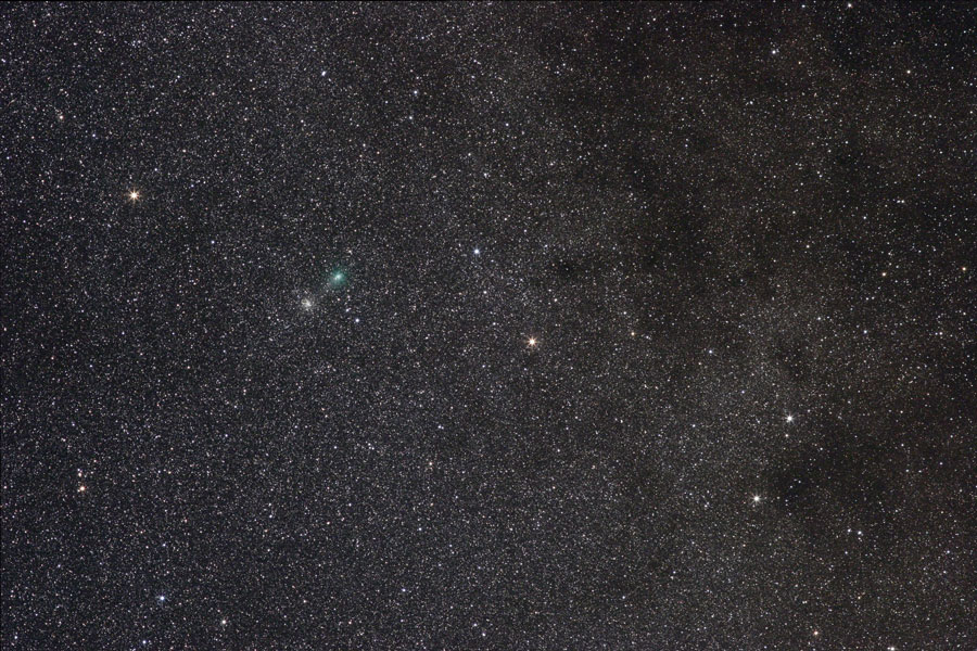 APOD: 2011 September 3 – Comet Garradd Passes Ten Thousand Stars