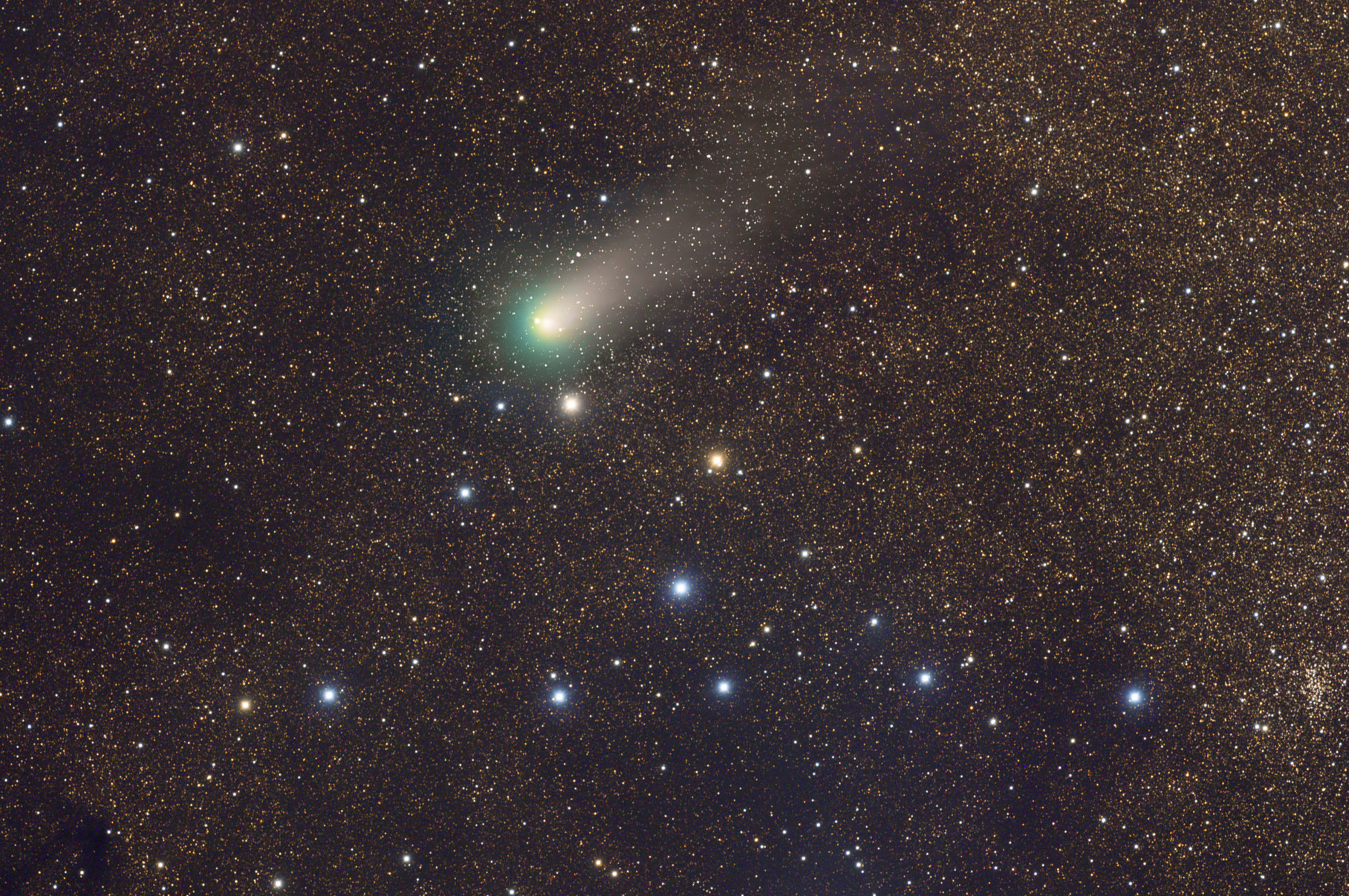 APOD: 2011 September 9 – Comet Garradd and the Coat Hanger