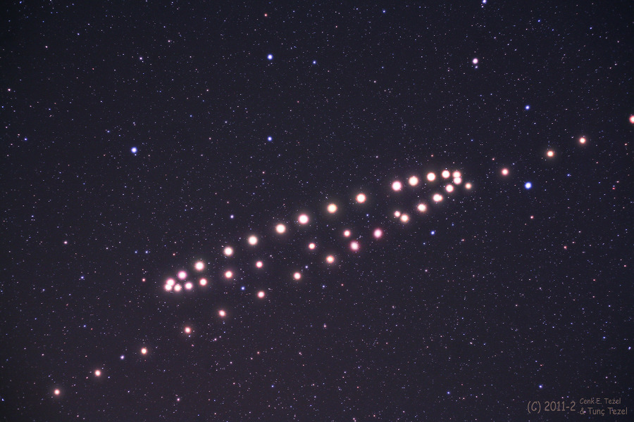 APOD: 2012 August 9 – Mars in the Loop