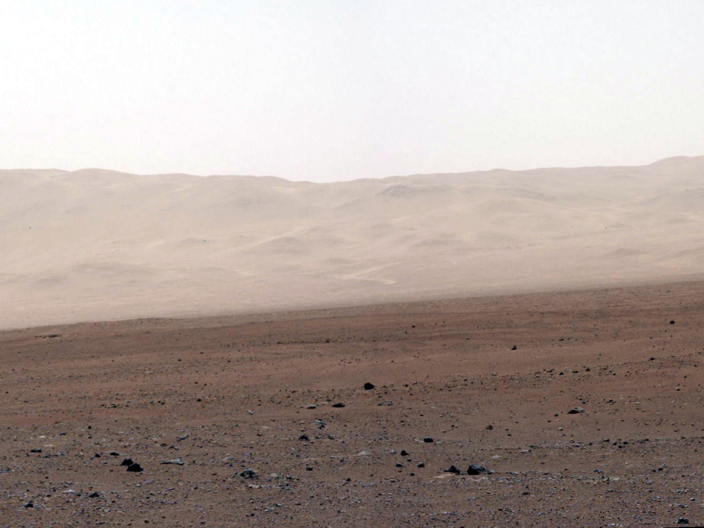 APOD: 2012 August 15 – Curiosity on Mars: A Wall of Gale Crater