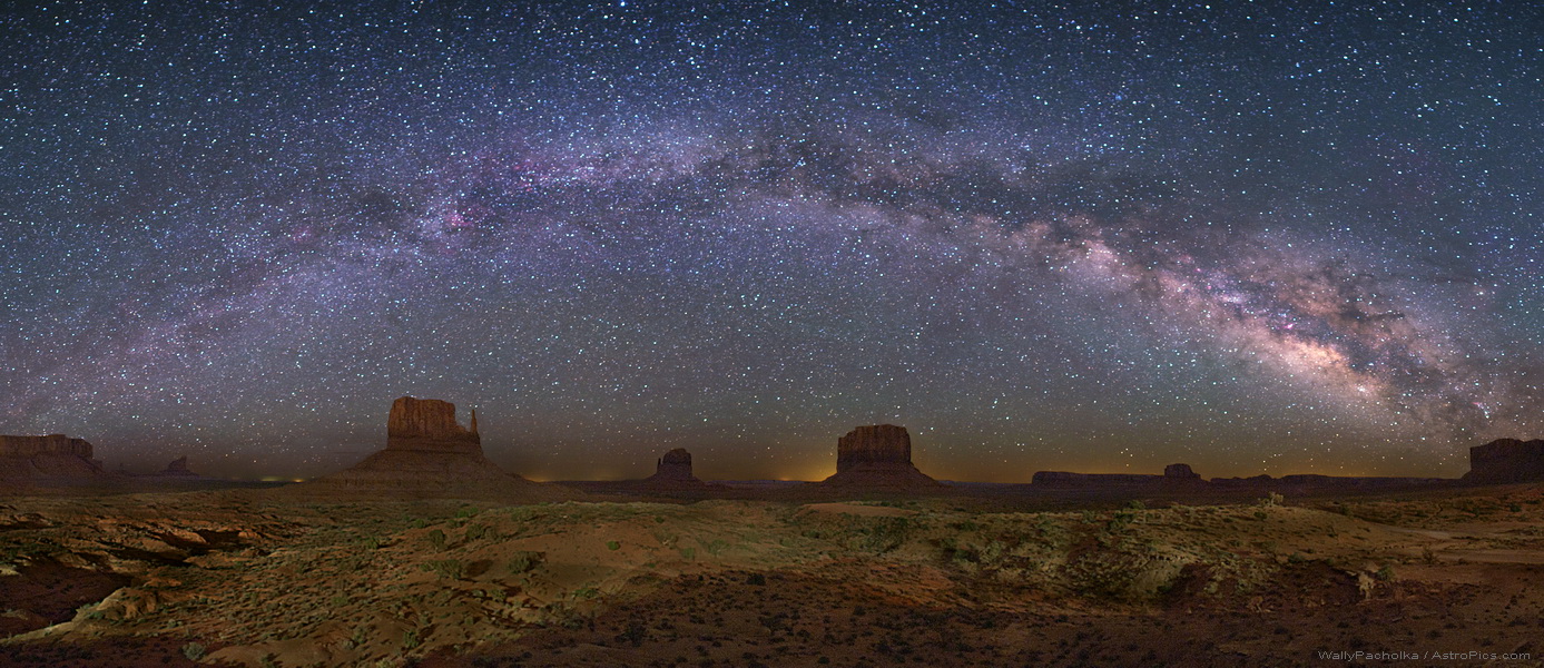 APOD: 2012 August 1 – The Milky Way Over Monument Valley