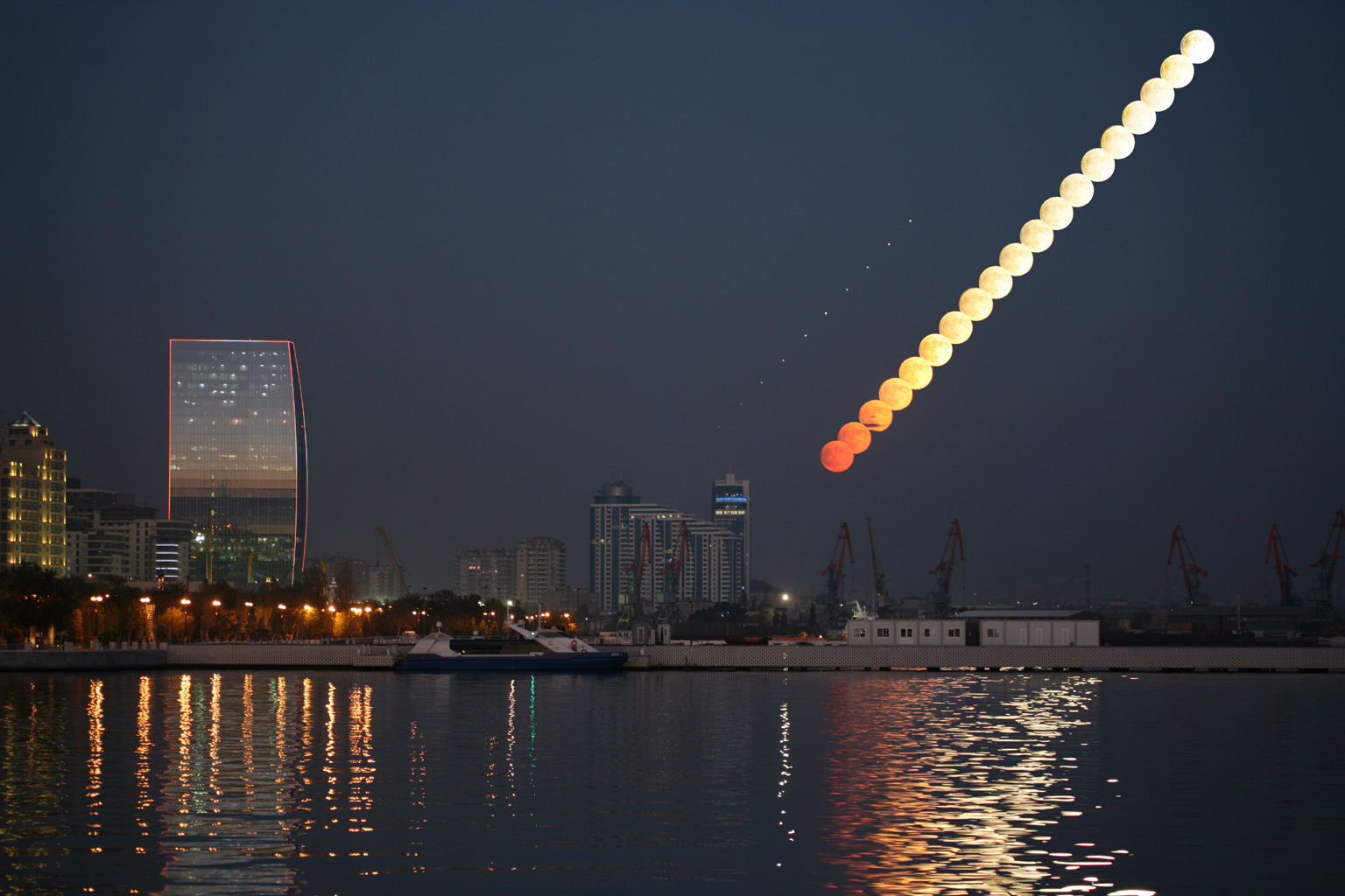 APOD: 2012 December 8 – Baku Moonrise