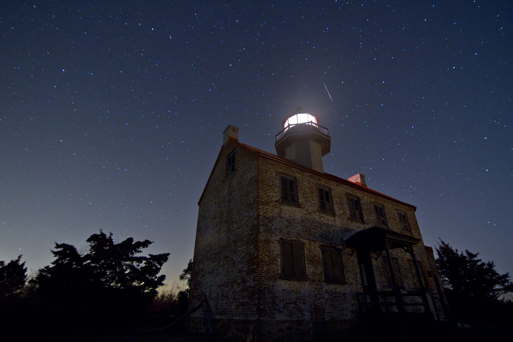 APOD: 2012 January 8 – Lighthouse and Meteor