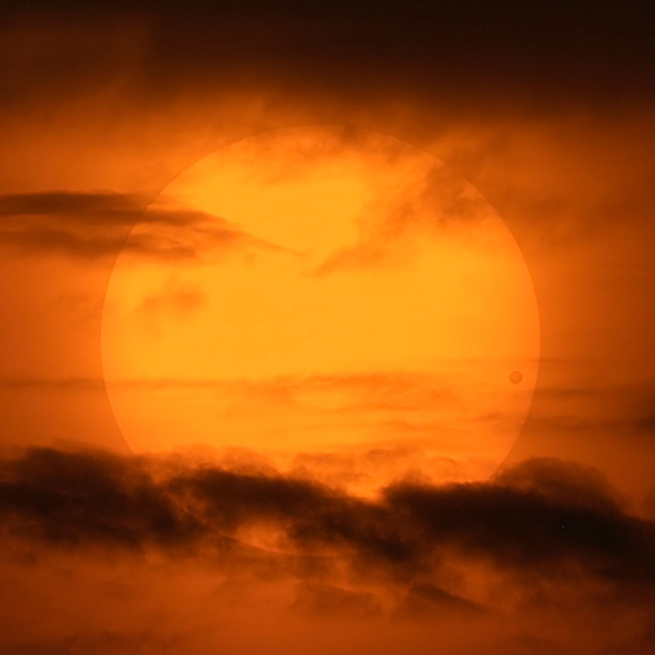 A Picturesque Venus Transit — APOD for 2012-06-03