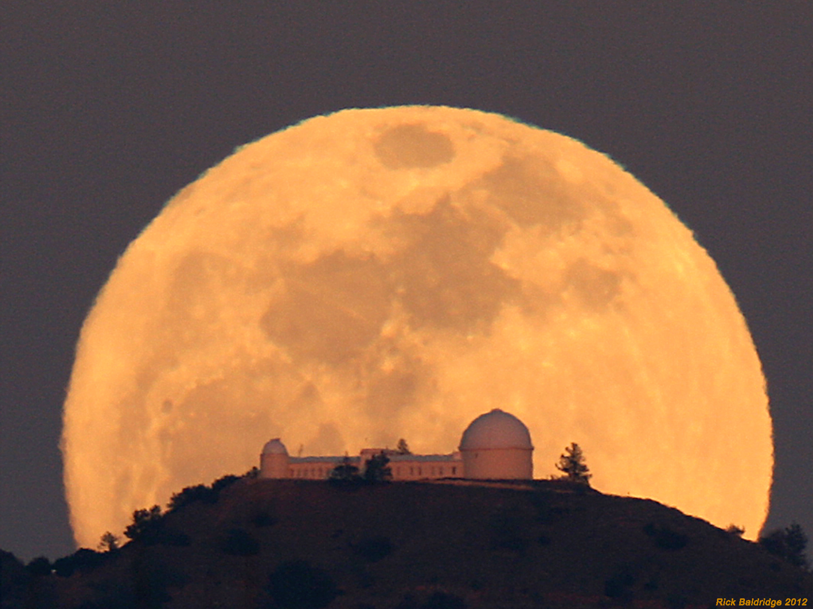 APOD: 2012 March 10 – Lick Observatory Moonrise