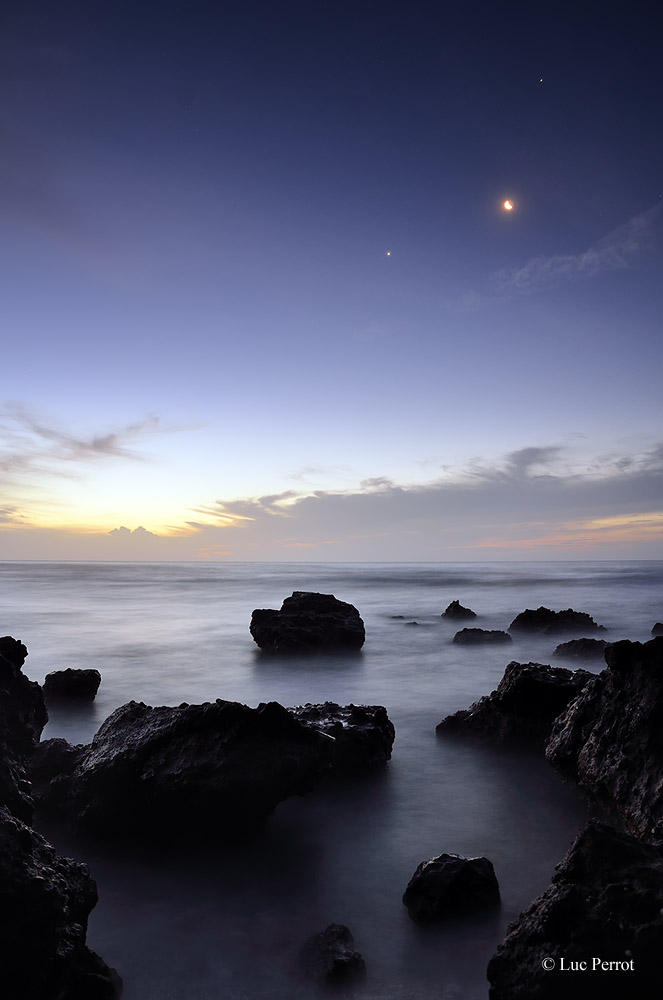 APOD: 2012 March 7 – Conjunction Over Reunion Island