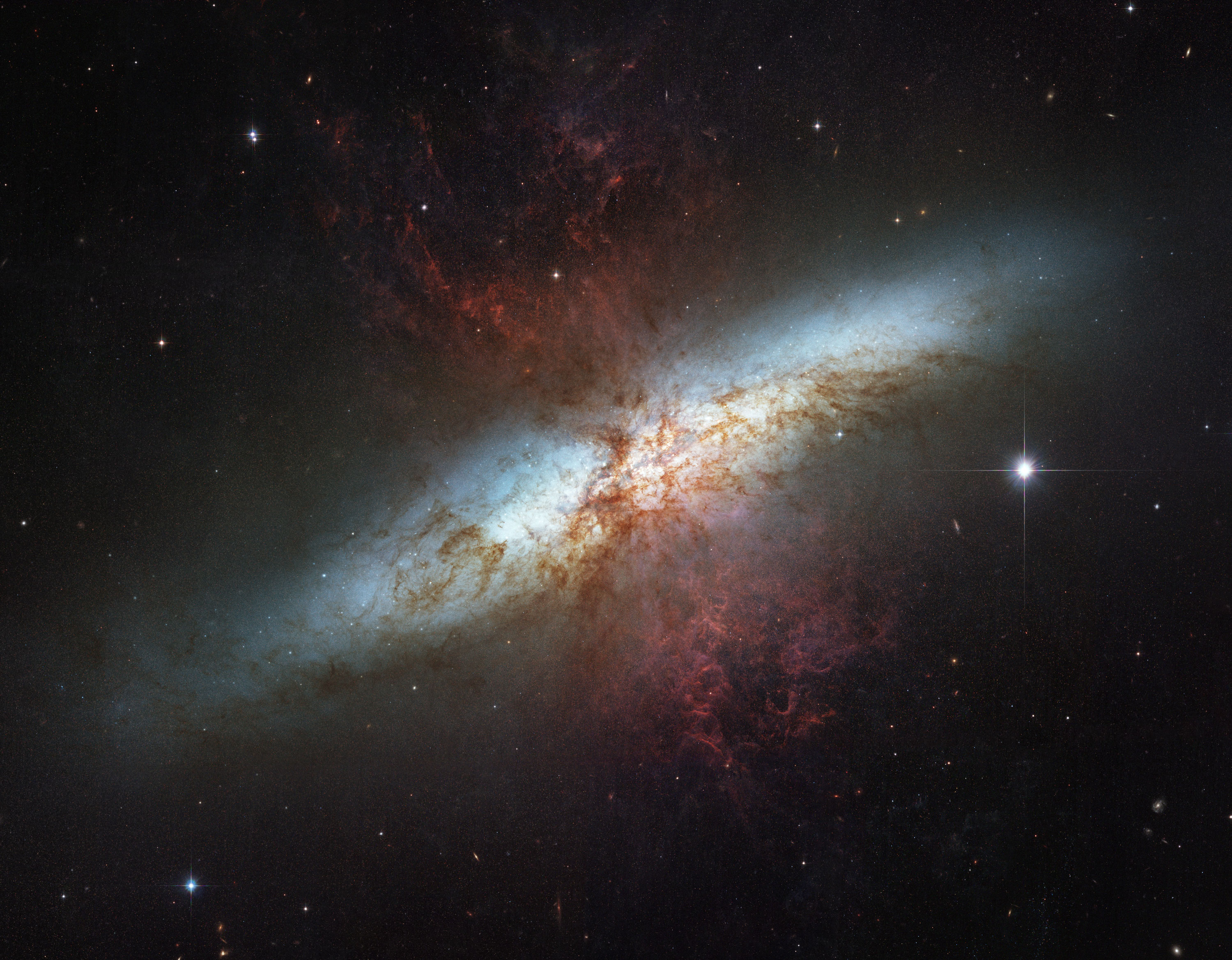 APOD: 2012 March 26 – M82: Galaxy with a Supergalactic Wind