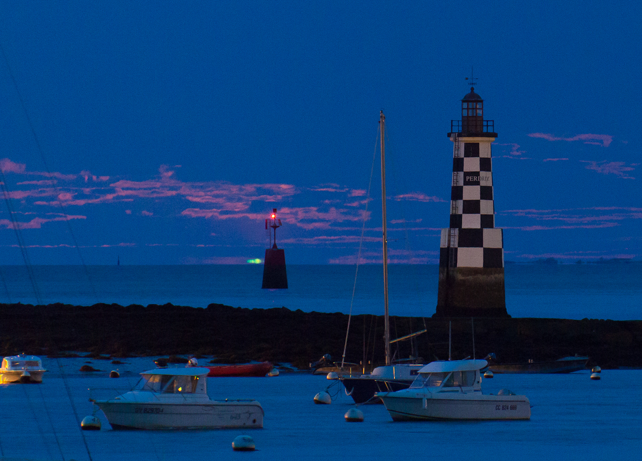 APOD: 2012 May 10 – Green Flash and Super Moon