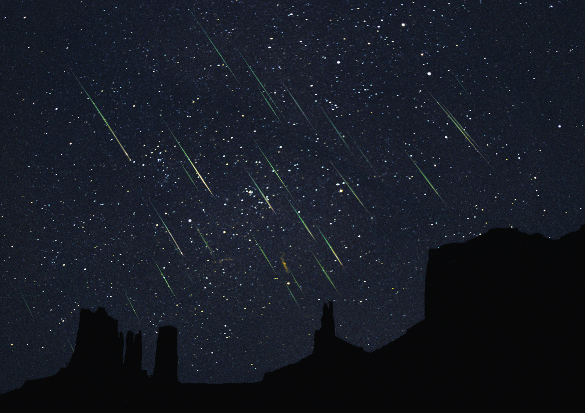 APOD: 2012 November 19 – Leonids Over Monument Valley