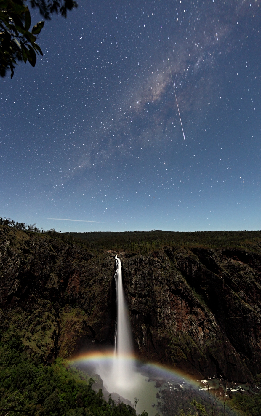 APOD: 2012 November 12 – Meteor and Moonbow over Wallaman Falls