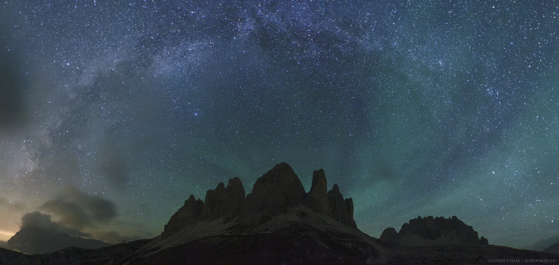 APOD: 2012 September 6 – Airglow over Italy