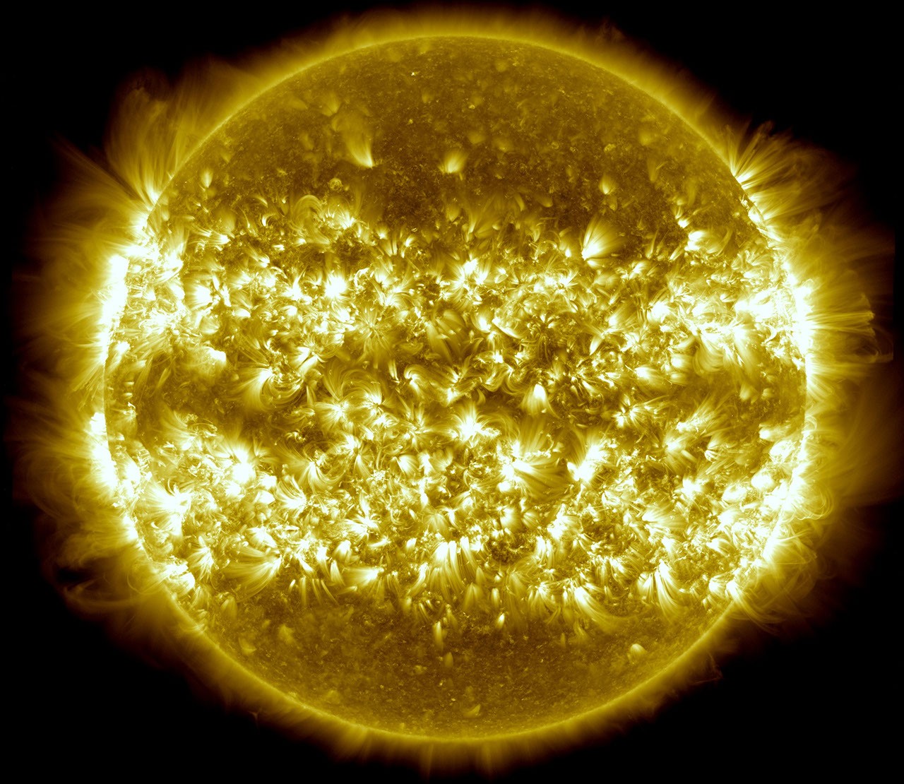 A Year on the Sun — APOD for 2013-04-26