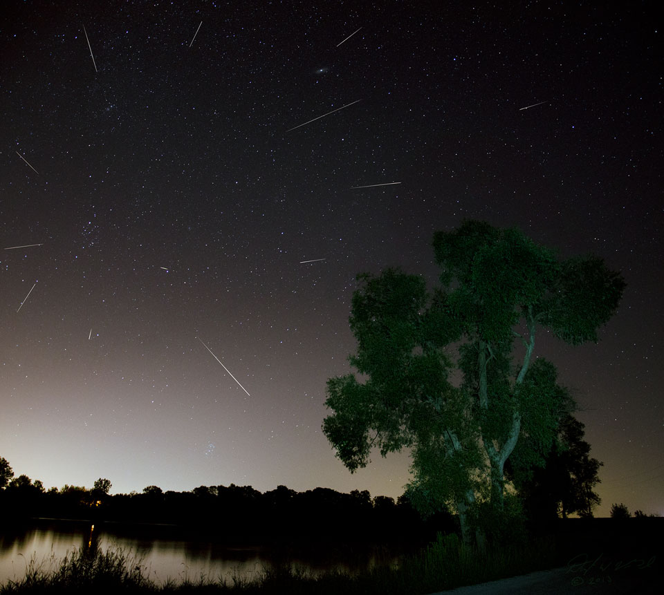 APOD: 2013 August 13 – Perseid Meteors Over Ontario