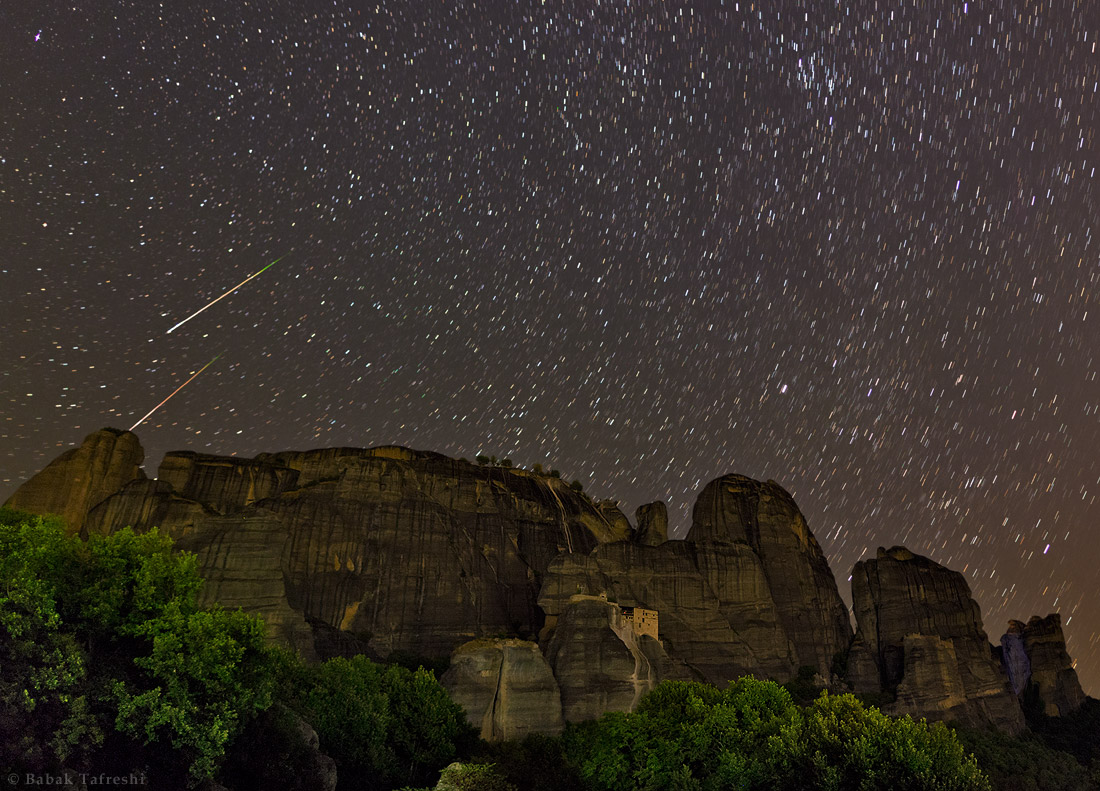 APOD: 2013 August 10 – Perseids over Meteora