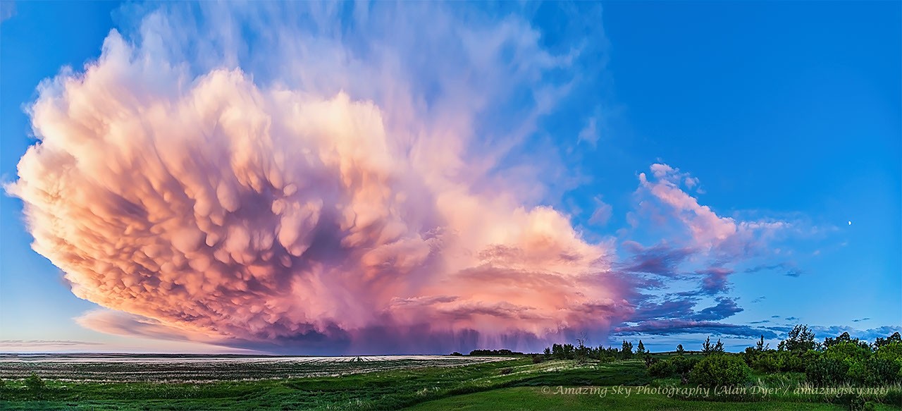 A Retreating Thunderstorm at Sunset — APOD for 2013-08-28